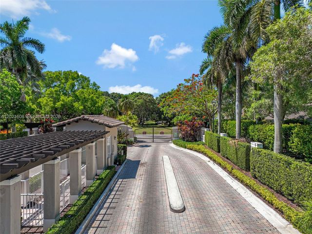 8204 SW 171st St, Palmetto Bay, FL 33157