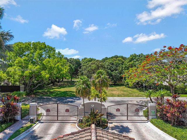 8204 SW 171st St, Palmetto Bay, FL 33157