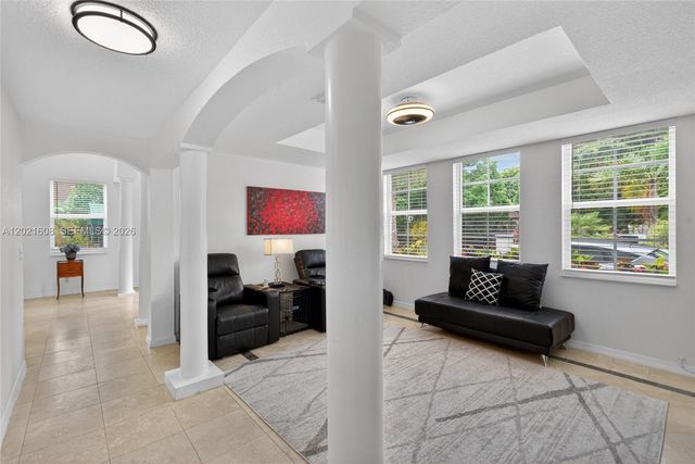 8204 SW 171st St, Palmetto Bay, FL 33157