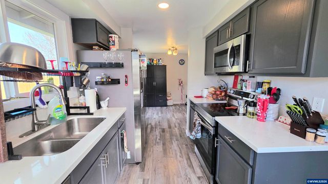 4765 Swegle Rd NE, Salem, OR 97301