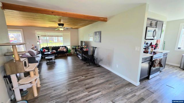 4765 Swegle Rd NE, Salem, OR 97301