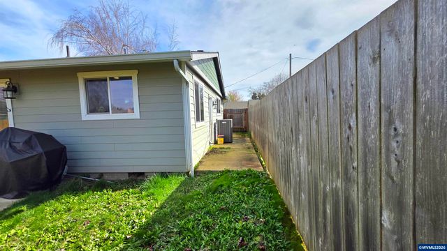 4765 Swegle Rd NE, Salem, OR 97301