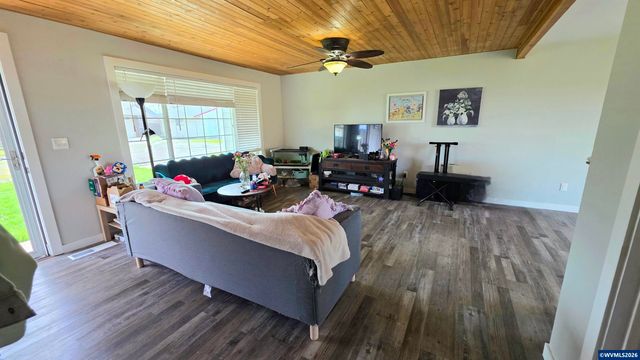 4765 Swegle Rd NE, Salem, OR 97301