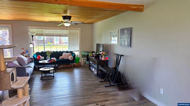 4765 Swegle Rd NE, Salem, OR 97301