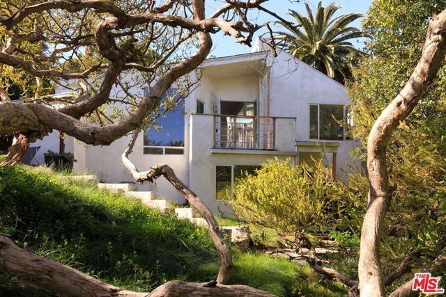 14622 Valley Vista Boulevard, Sherman Oaks, CA 91403