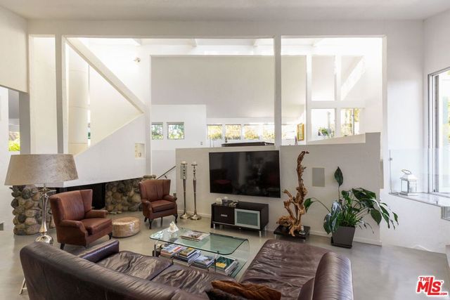 14622 Valley Vista Boulevard, Sherman Oaks, CA 91403