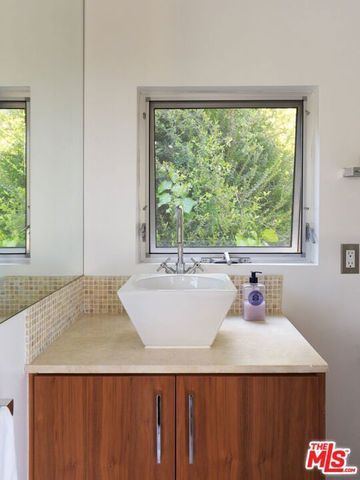 14622 Valley Vista Boulevard, Sherman Oaks, CA 91403