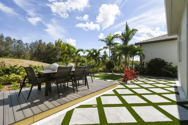 132 SE Via Tirso, Port St. Lucie, FL 34952