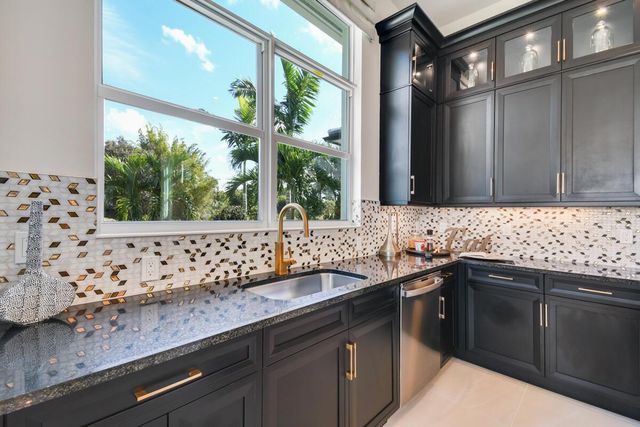 132 SE Via Tirso, Port St. Lucie, FL 34952