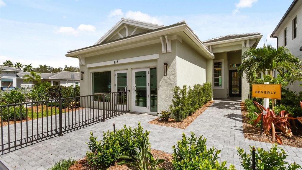 132 SE Via Tirso, Port St. Lucie, FL 34952
