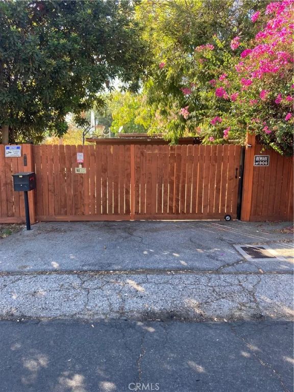 7927 Paso Robles Avenue, Lake Balboa, CA 91406