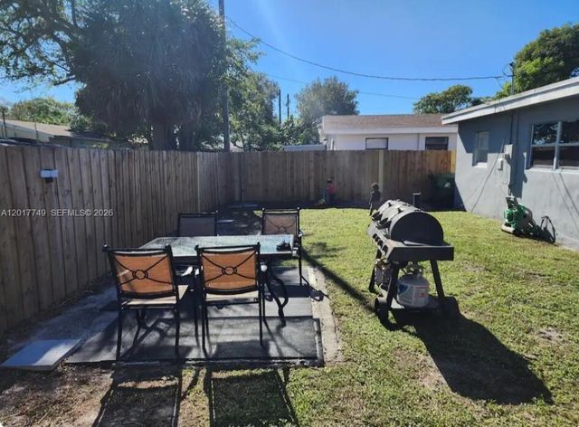 910 NW 17th Ave, Fort Lauderdale, FL 33311