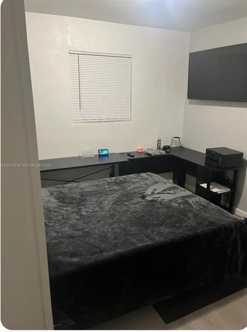 910 NW 17th Ave, Fort Lauderdale, FL 33311