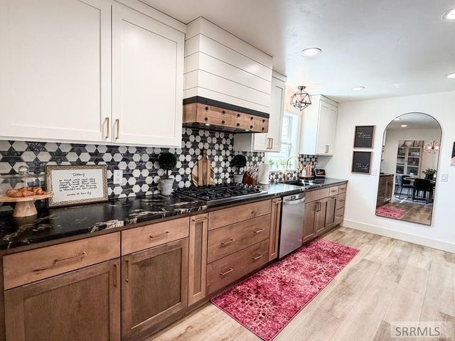 464 E 19th Street, Idaho Falls, ID 83404