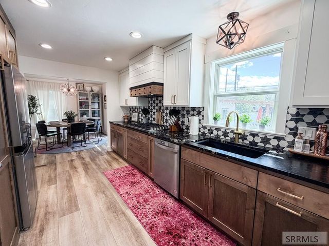 464 E 19th Street, Idaho Falls, ID 83404