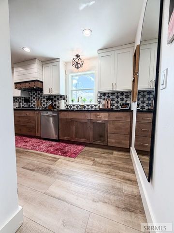 464 E 19th Street, Idaho Falls, ID 83404