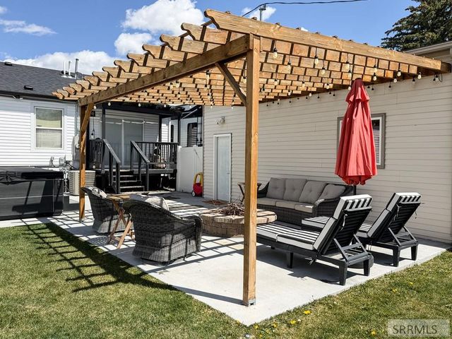 464 E 19th Street, Idaho Falls, ID 83404