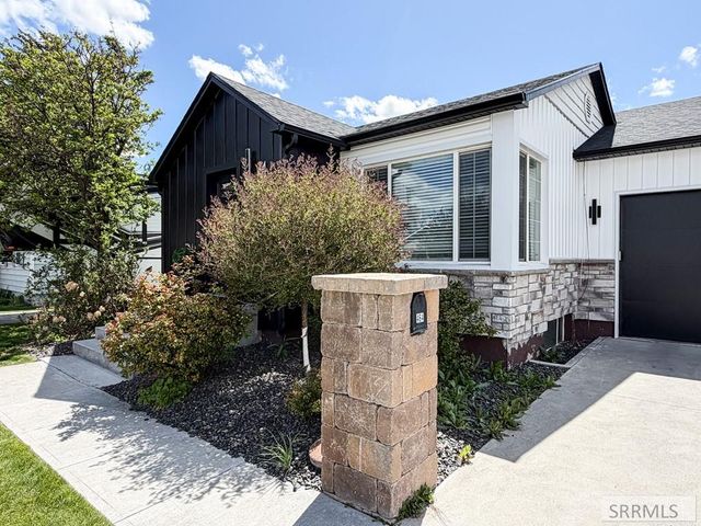 464 E 19th Street, Idaho Falls, ID 83404