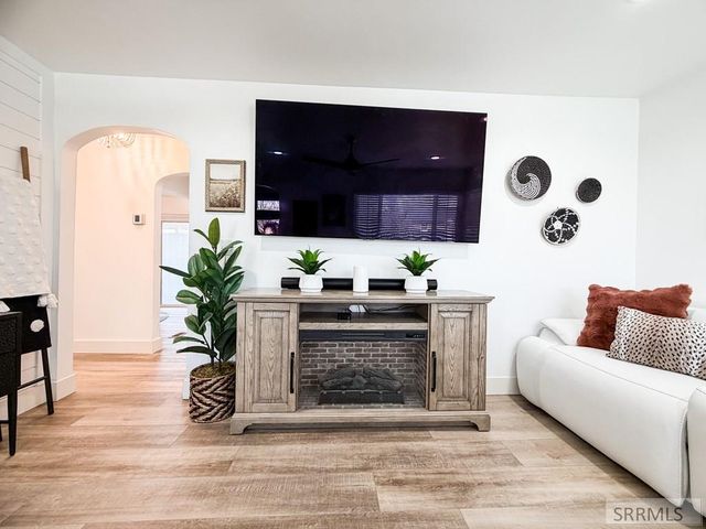 464 E 19th Street, Idaho Falls, ID 83404