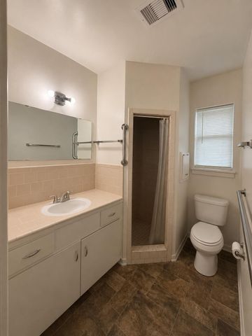 116 Oleander Street, Lake Jackson, TX 77566