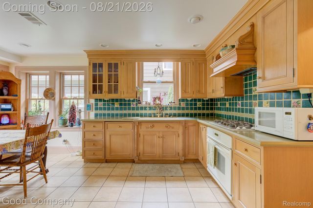 23 Hanover Road, Pleasant Ridge, MI 48069