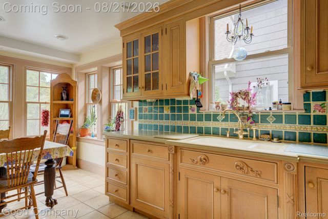 23 Hanover Road, Pleasant Ridge, MI 48069