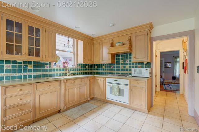23 Hanover Road, Pleasant Ridge, MI 48069