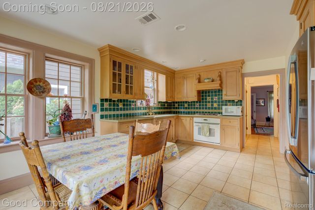 23 Hanover Road, Pleasant Ridge, MI 48069