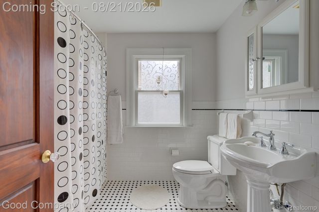 23 Hanover Road, Pleasant Ridge, MI 48069