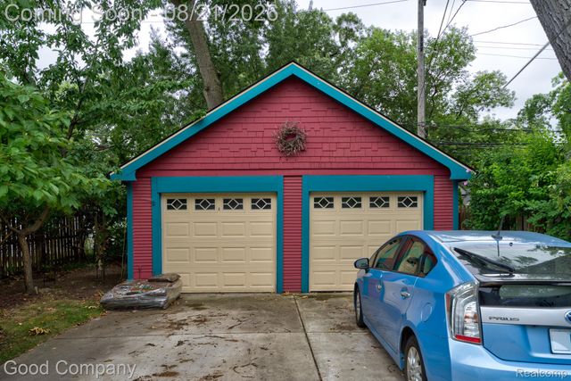 23 Hanover Road, Pleasant Ridge, MI 48069