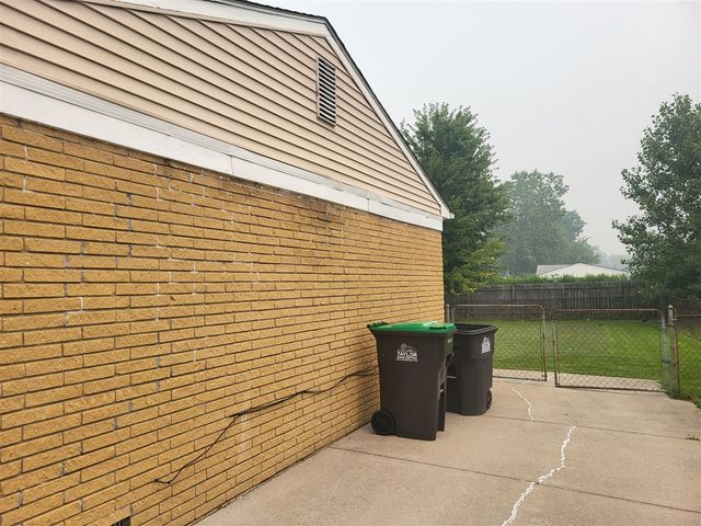 15985 Wellington Street, Taylor, MI 48180