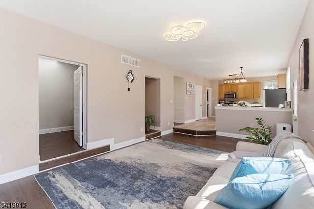 104 Hockenbury Dr, Glen Gardner Boro, NJ 08826