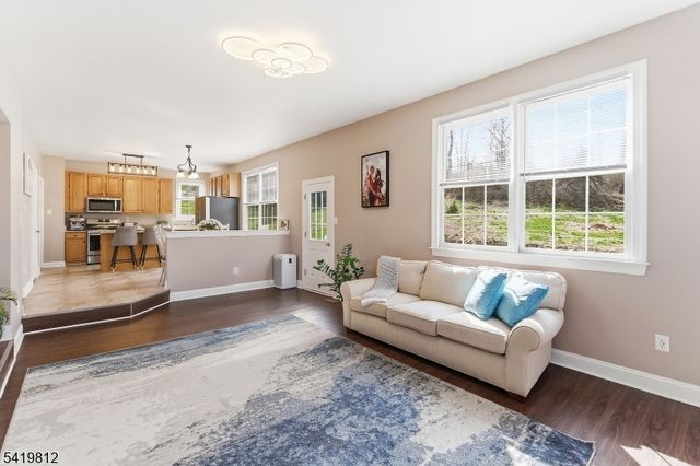 104 Hockenbury Dr, Glen Gardner Boro, NJ 08826