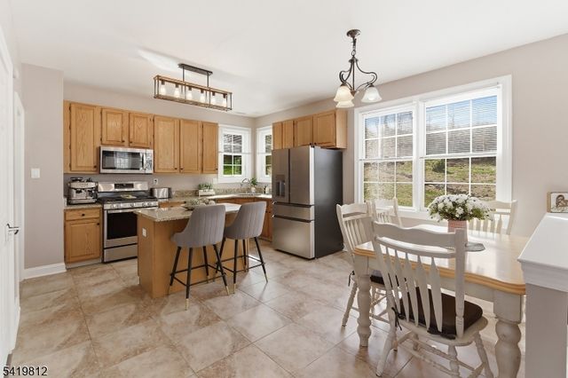 104 Hockenbury Dr, Glen Gardner Boro, NJ 08826