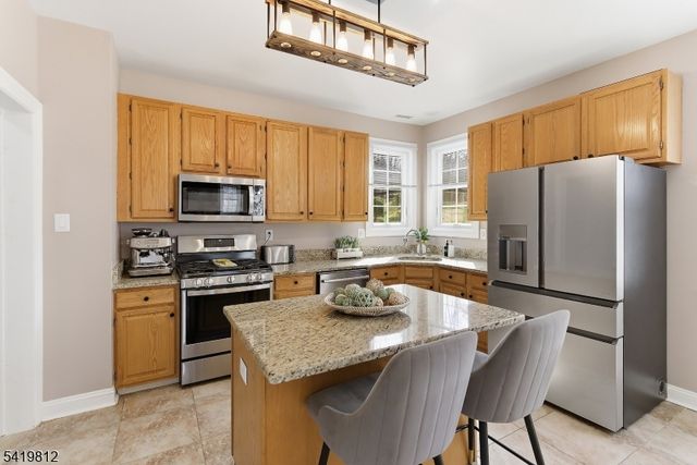 104 Hockenbury Dr, Glen Gardner Boro, NJ 08826