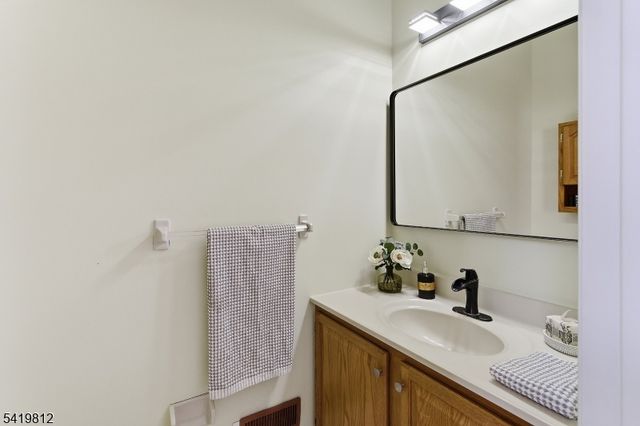 104 Hockenbury Dr, Glen Gardner Boro, NJ 08826