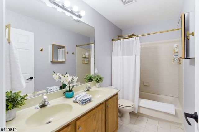 104 Hockenbury Dr, Glen Gardner Boro, NJ 08826