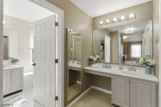 104 Hockenbury Dr, Glen Gardner Boro, NJ 08826