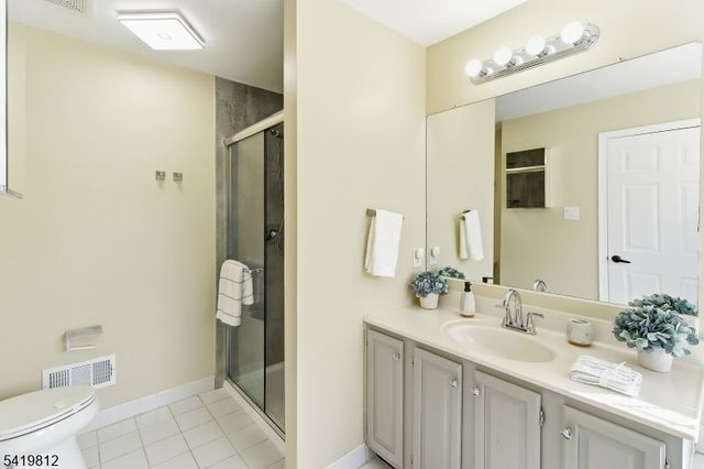 104 Hockenbury Dr, Glen Gardner Boro, NJ 08826