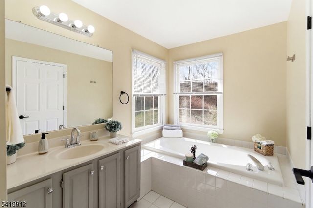 104 Hockenbury Dr, Glen Gardner Boro, NJ 08826