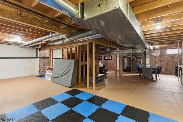 104 Hockenbury Dr, Glen Gardner Boro, NJ 08826