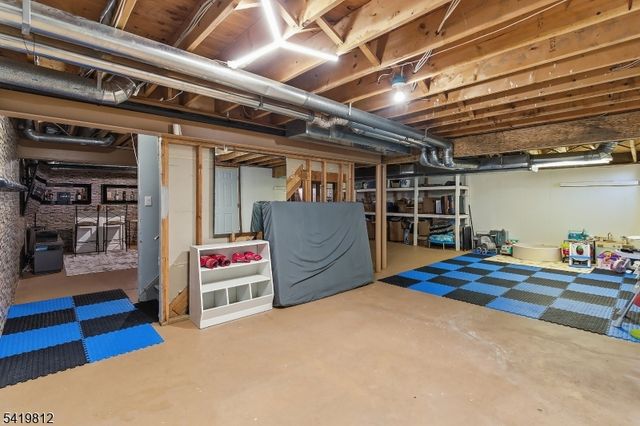 104 Hockenbury Dr, Glen Gardner Boro, NJ 08826