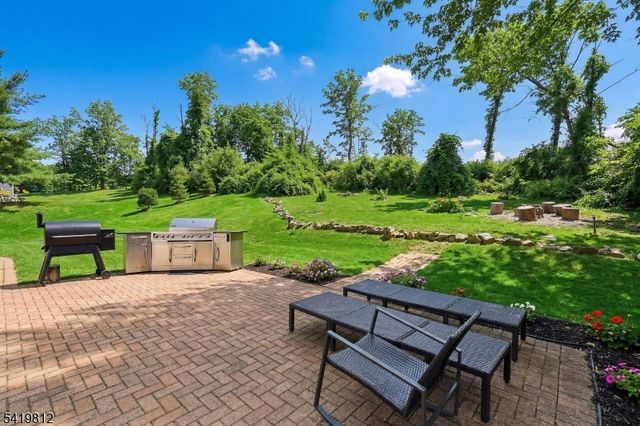 104 Hockenbury Dr, Glen Gardner Boro, NJ 08826