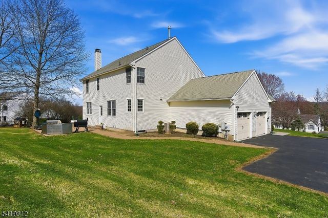 104 Hockenbury Dr, Glen Gardner Boro, NJ 08826