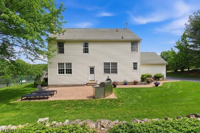 104 Hockenbury Dr, Glen Gardner Boro, NJ 08826