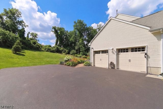 104 Hockenbury Dr, Glen Gardner Boro, NJ 08826