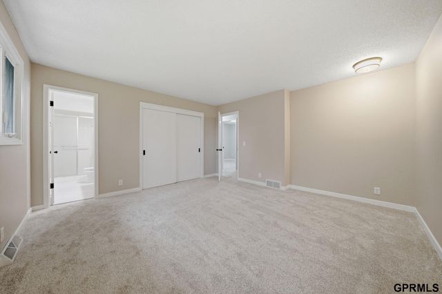 14227 Woolworth Circle, Omaha, NE 68144