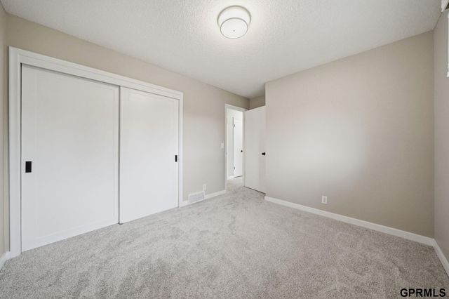 14227 Woolworth Circle, Omaha, NE 68144