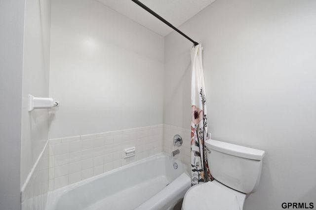 14227 Woolworth Circle, Omaha, NE 68144