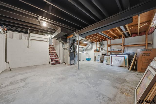 14227 Woolworth Circle, Omaha, NE 68144
